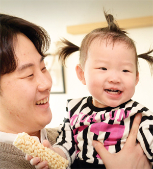 과자가 맛있어서.. 삼촌과 함께한 모든 시간이 눈부셨다.