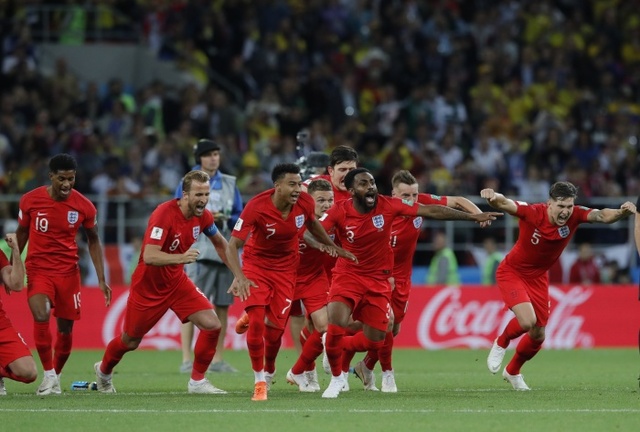 ▲ 4일(한국시간) 2018 러시아 월드컵 16강전에서 잉글랜드가 승부차기에서 콜롬비아에 4-3 승리를 거두고 8강 진출에 성공하자 선수들이 그라운드를 달리며 환호하고 있다.연합뉴스
