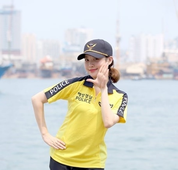 ▲ 해양경찰 제복을 입고 있는 걸스데이 유라. 유라 인스타그램