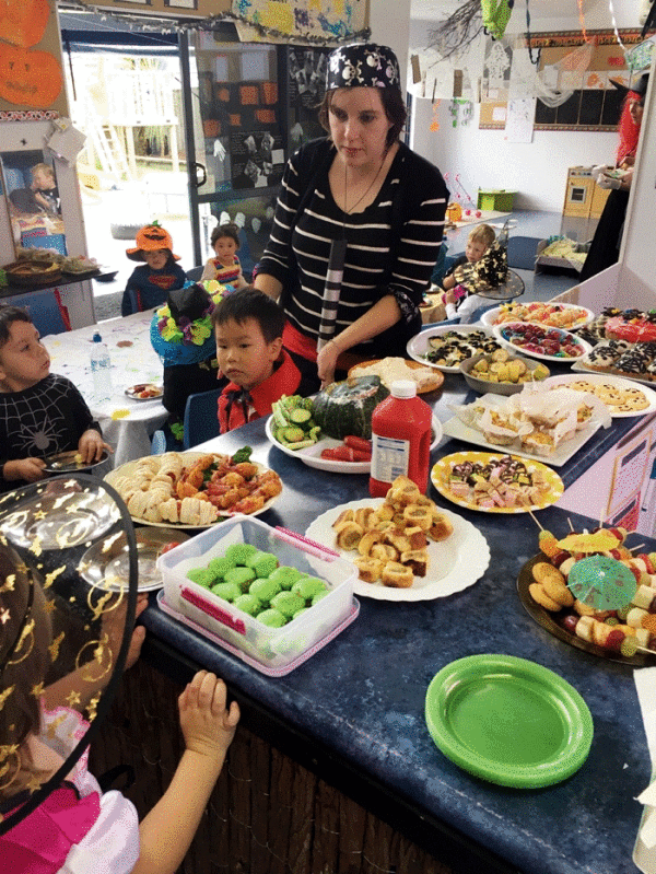 할로윈데이 포트럭 파티. 파티를 좋아하는 뉴질랜드인들. 유치원에서도 다양한 파티가 열려 부모와 아이들이 함께 즐긴다.