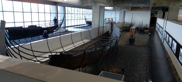 덴마크 바이킹박물관에 전시된 바이킹 배
