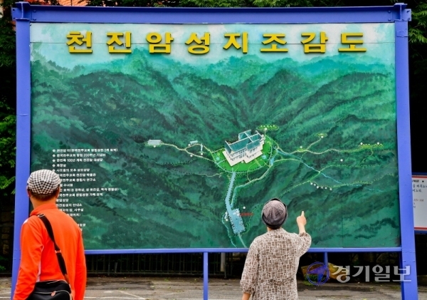 광주시 퇴촌면 천진암로 1203에 소재한 '천진암 성지' 입구 안내도에도 창고시설임에도 버젓이 천진암박물관이라고 기재돼 있다. 조주현기자