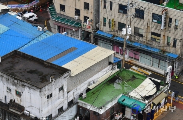 수원시가 수원역 성매매 집결지 폐쇄 이후에 대한 구체적인 계획을 수립하지 않고 있는 것으로 나타났다. 사진은 수원역 성매매집결지.조주현기자