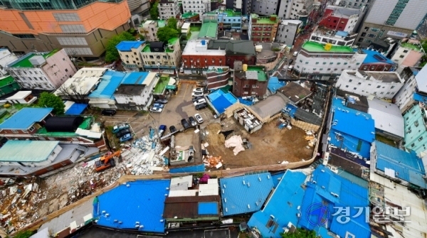 수원시가 수원역 성매매 집결지 폐쇄 이후에 대한 구체적인 계획을 수립하지 않고 있는 것으로 나타났다. 사진은 수원역 성매매집결지.조주현기자