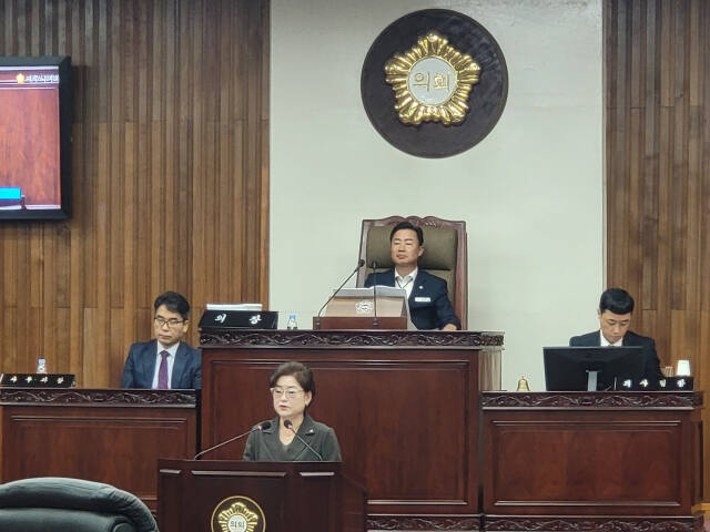 여주시의회 이상숙 의원이 11일 본회의에서 여주관광현주소란 주제로 자유발언을 하고 있다. 유진동기자